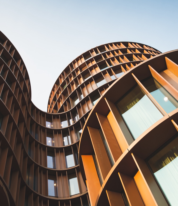 Modern_wavy_architectural_building