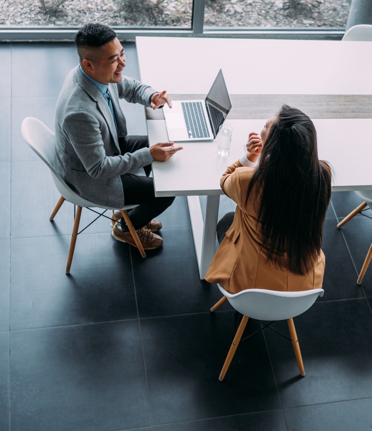 Two_people_having_meeting